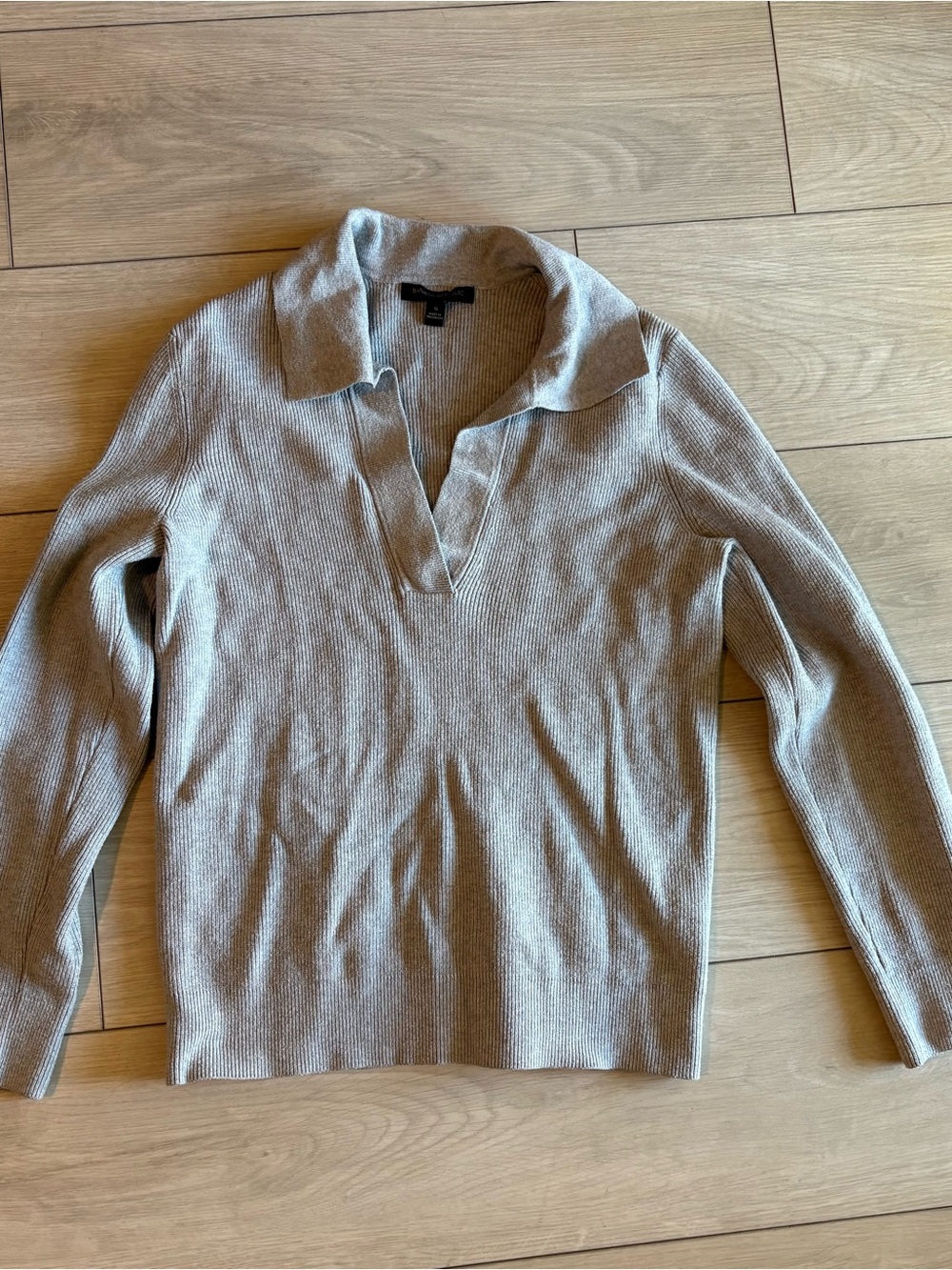 Banana Republic Womens Light Gray V-Neck Ribbed Collar Sweater